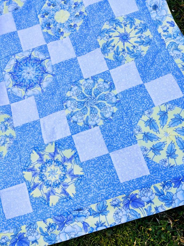 Veranda Pre-Cut Kaleidoscope Tablecloth Kit